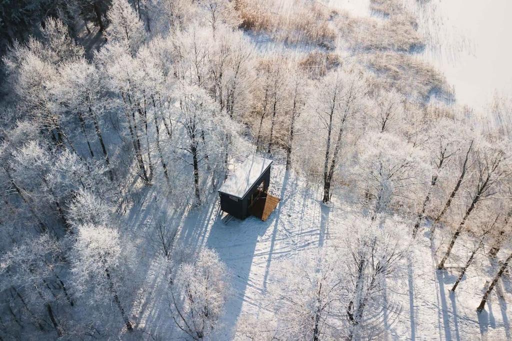 Beautiful Tiny House On The Lake Side. ทราไก ภายนอก รูปภาพ